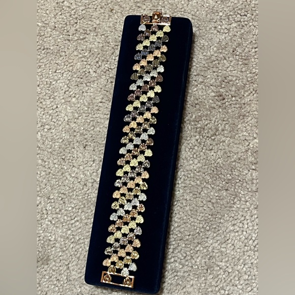 Beautiful Danbury Mint heart bracelet. Gold, silver and rose gold tones. - Picture 3 of 11